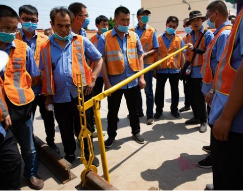 石家莊工務段創新采用鋼軌吊鉗更換鋼軌